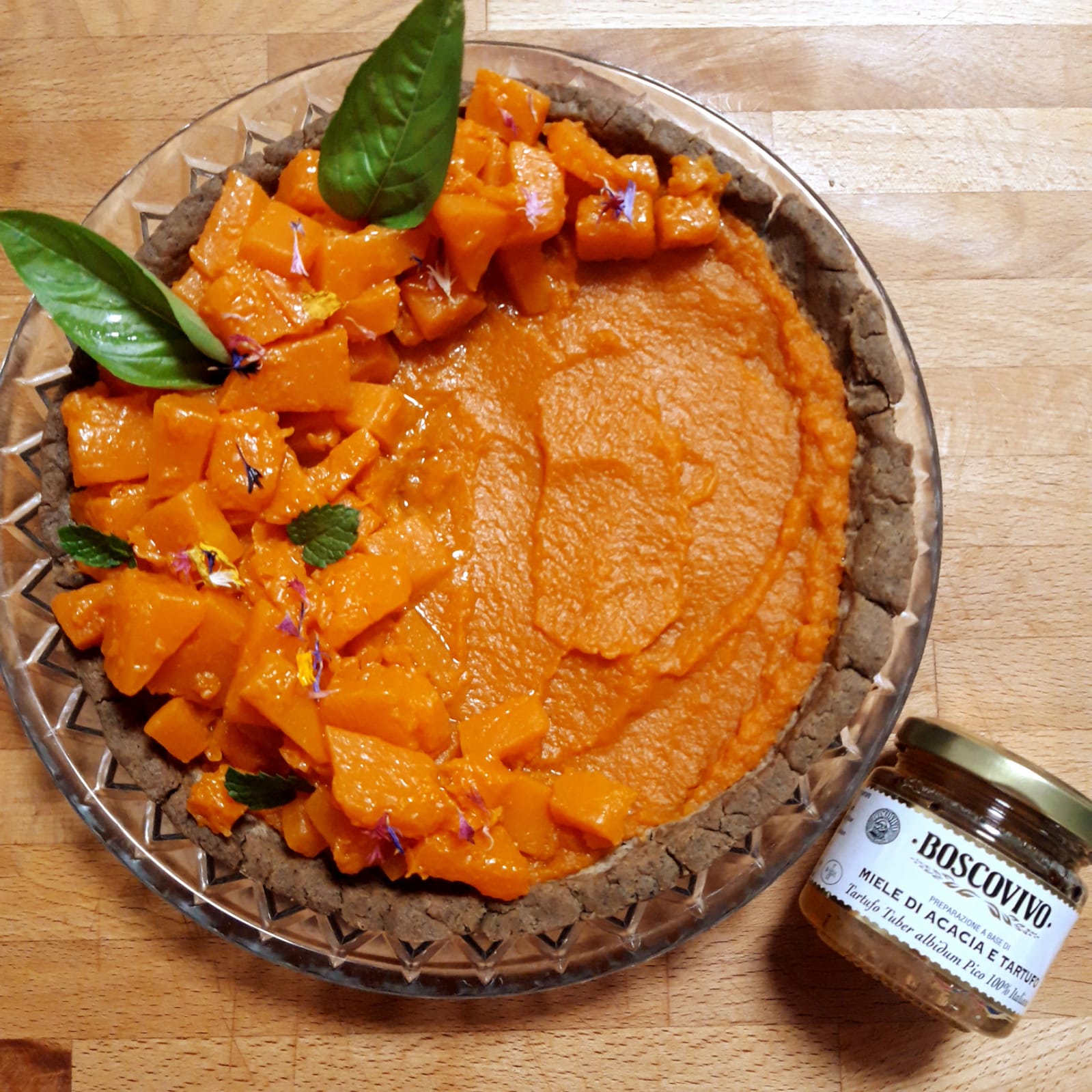 Crostata salata di zucca con miele di acacia e tartufo